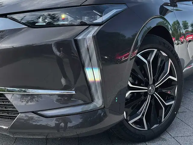 DS Automobiles DS 4 view 13