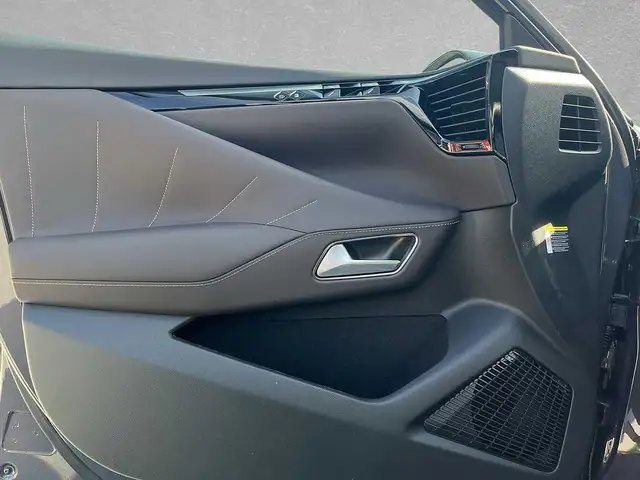 DS Automobiles DS 4 view 5