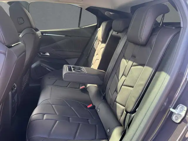 DS Automobiles DS 4 view 8