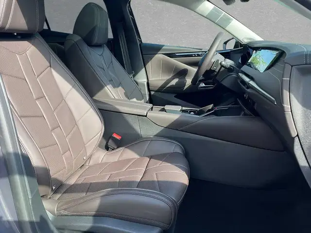 DS Automobiles DS 4 view 6