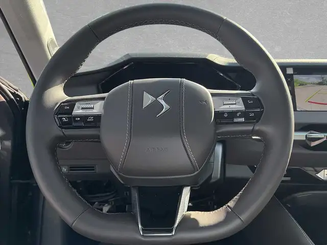 DS Automobiles DS 4 view 11