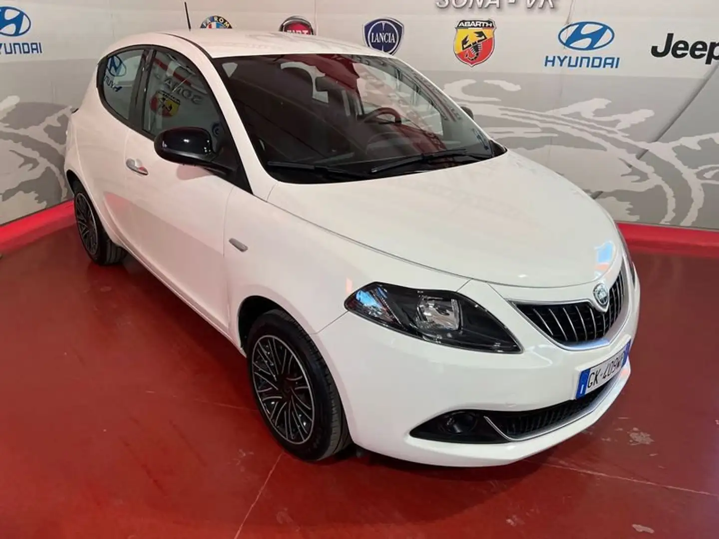 Lancia Ypsilon 1.0 FireFly 5 porte S&S Hybrid Gold Bianco - 1