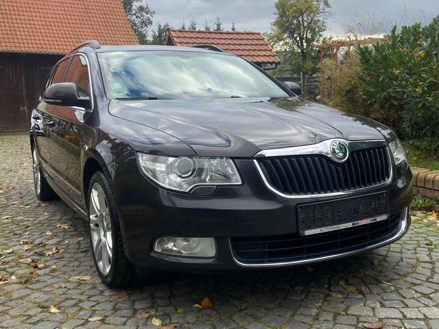 Skoda Superb Superb II Combi Diesel Combi 2.0 TDI DSG Elegance