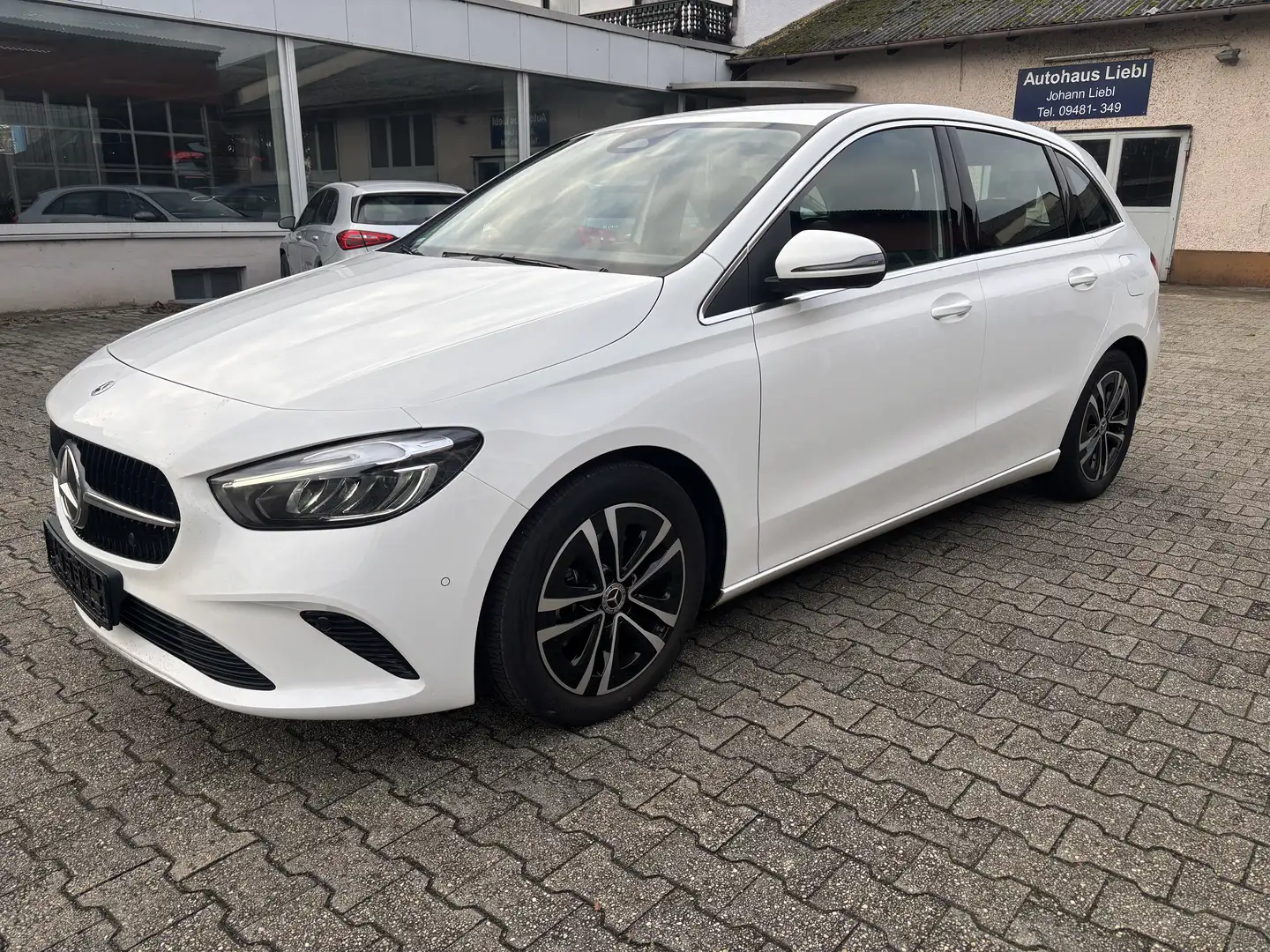 Mercedes-Benz B 200 7G-DCT Progressive Line Advanced Memory-Paket Weiß - 1