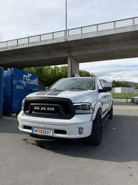 5,7 l V8 HEMI Bighorn Quad Cab