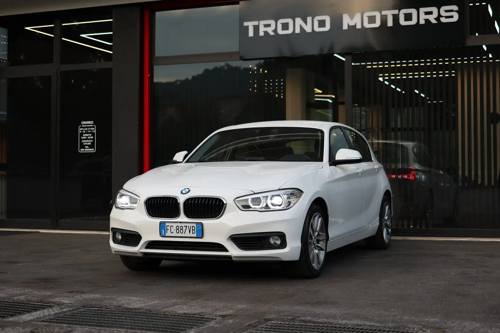 BMW 118 Serie 1 F/20-21 2015 118d Advantage 5p auto Bianco - 1