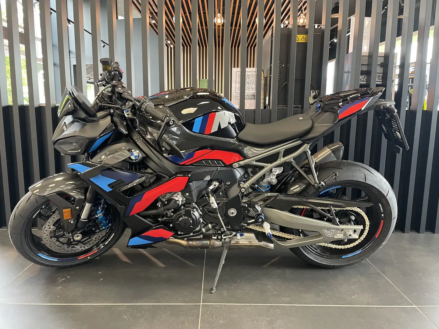 BMW M 1000 R Competition Schwarz - 2