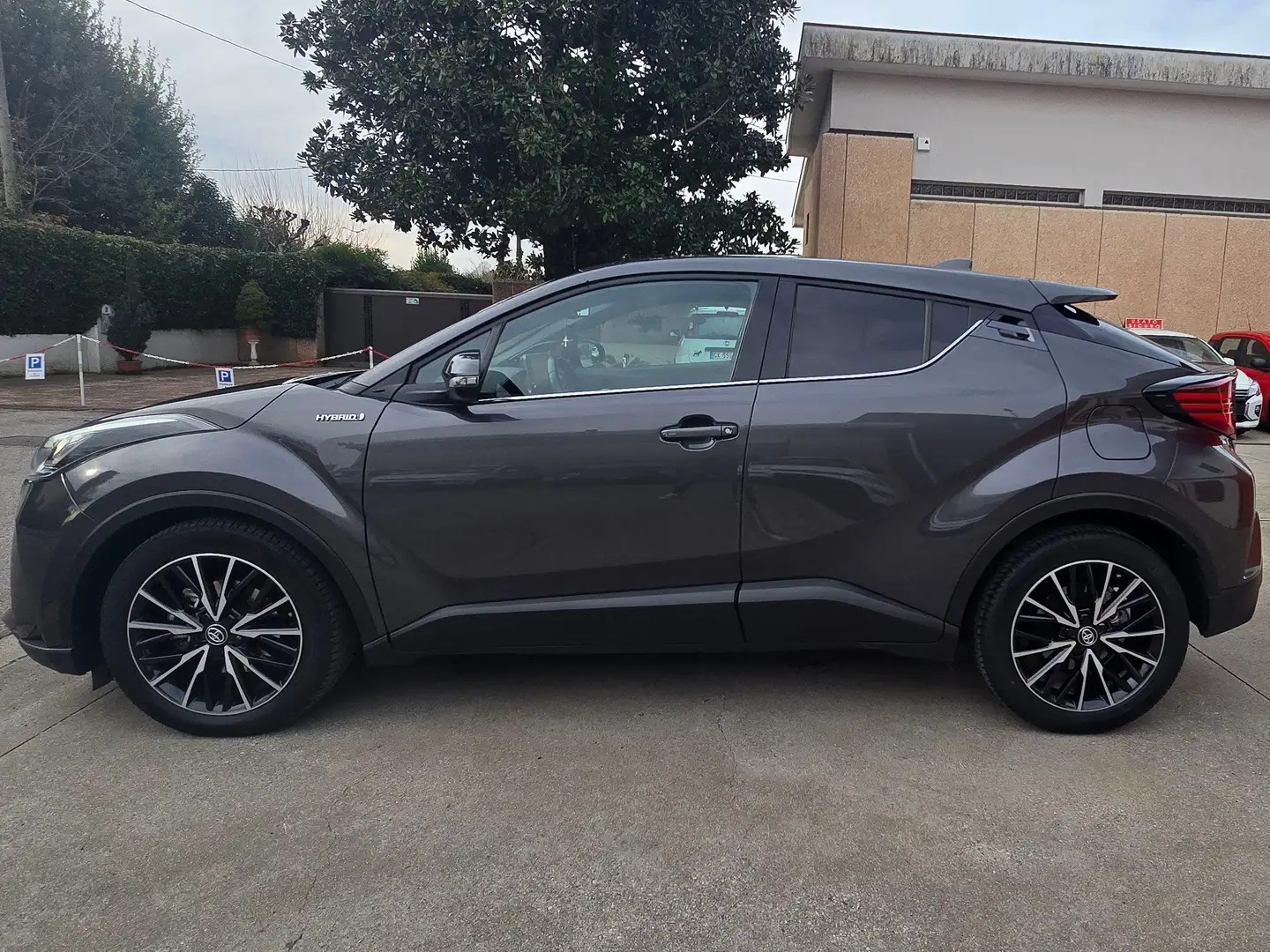 Toyota C-HR C-HR I 2020 1.8h Lounge e-cvt Grigio - 1