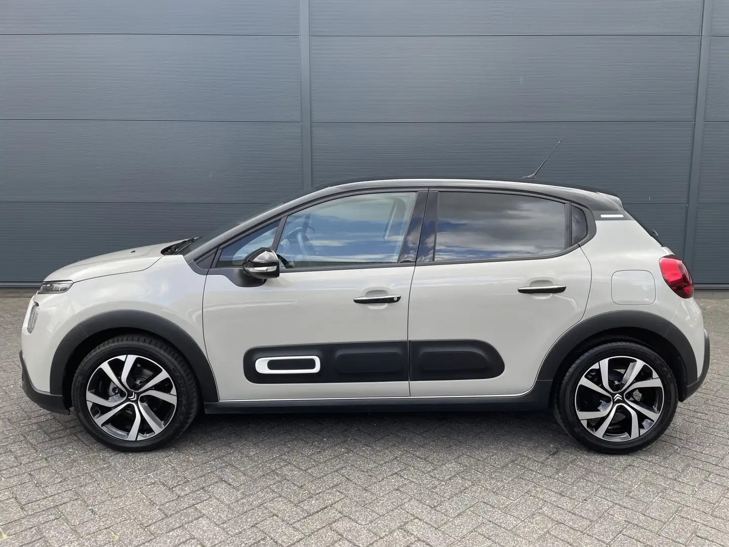 Citroen C3 82pk Shine (Keyless Entry - 17"- LED - Automatisch Beige - 2