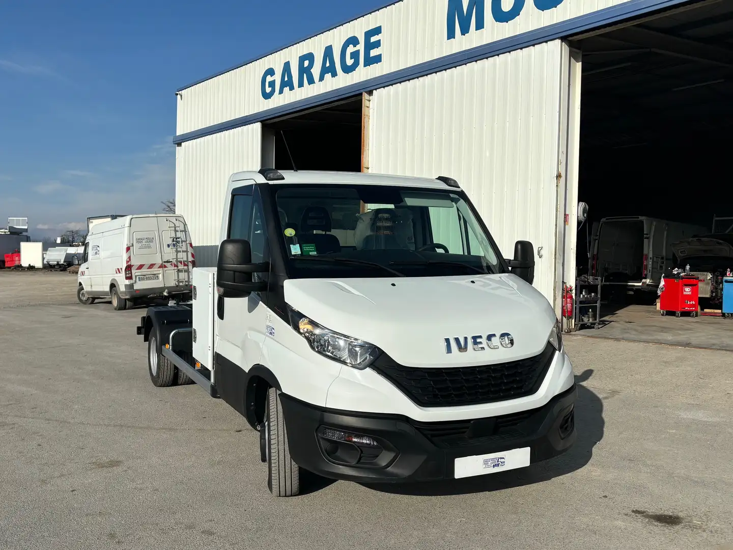 Iveco Daily DAILY CHASSIS CAB 35 C 16S EMP 4100 QUAD-LEAF BVM6 Blanc - 2