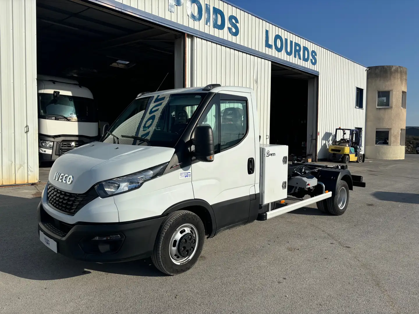 Iveco Daily DAILY CHASSIS CAB 35 C 16S EMP 4100 QUAD-LEAF BVM6 Blanc - 1