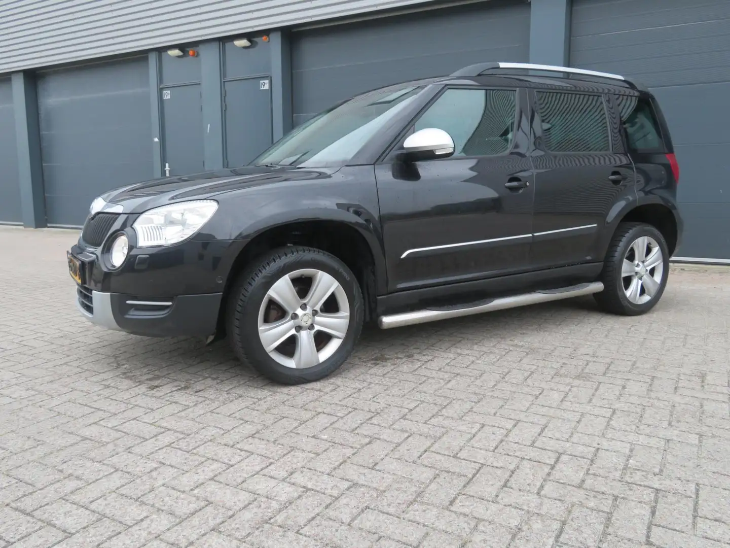 Skoda Yeti 1.2 TSI Elegance automaat Negro - 2