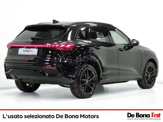 Audi Q5 view 2