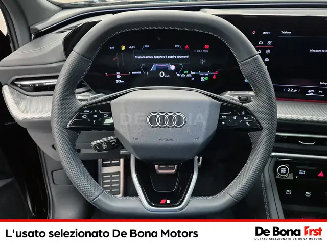 Audi Q5 view 10