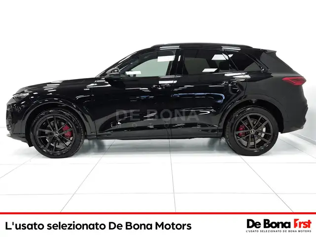 Audi Q5 view 3
