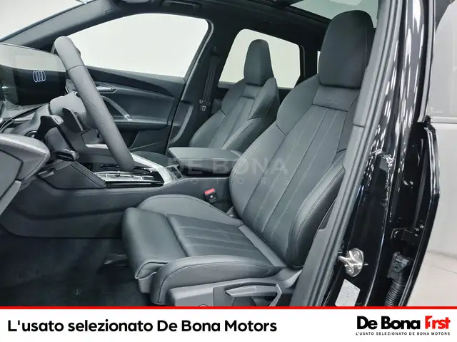 Audi Q5 view 7