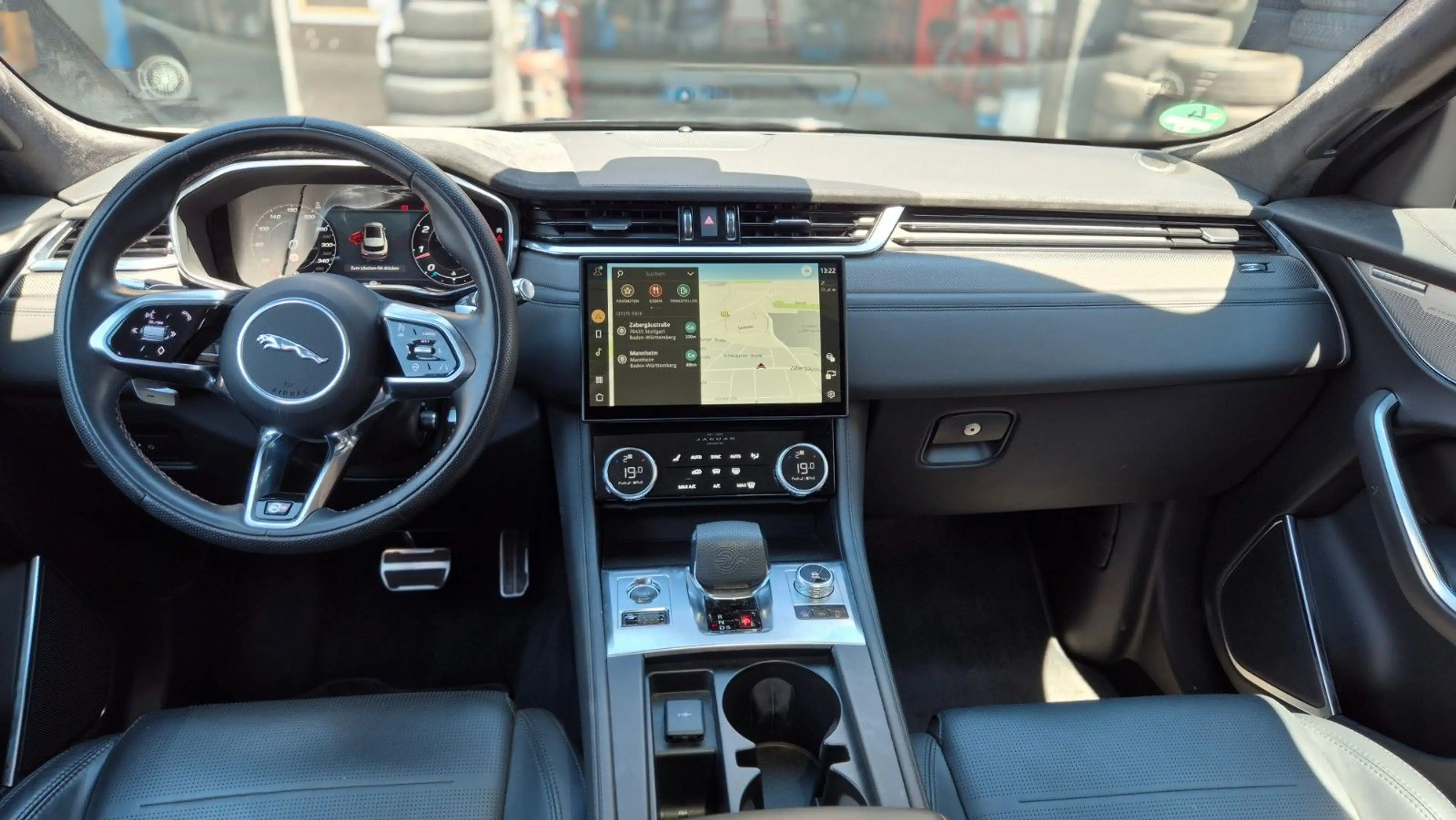 Jaguar F-Pace F-PACE SVR 5,0 Performance /Black Edition — photo 6