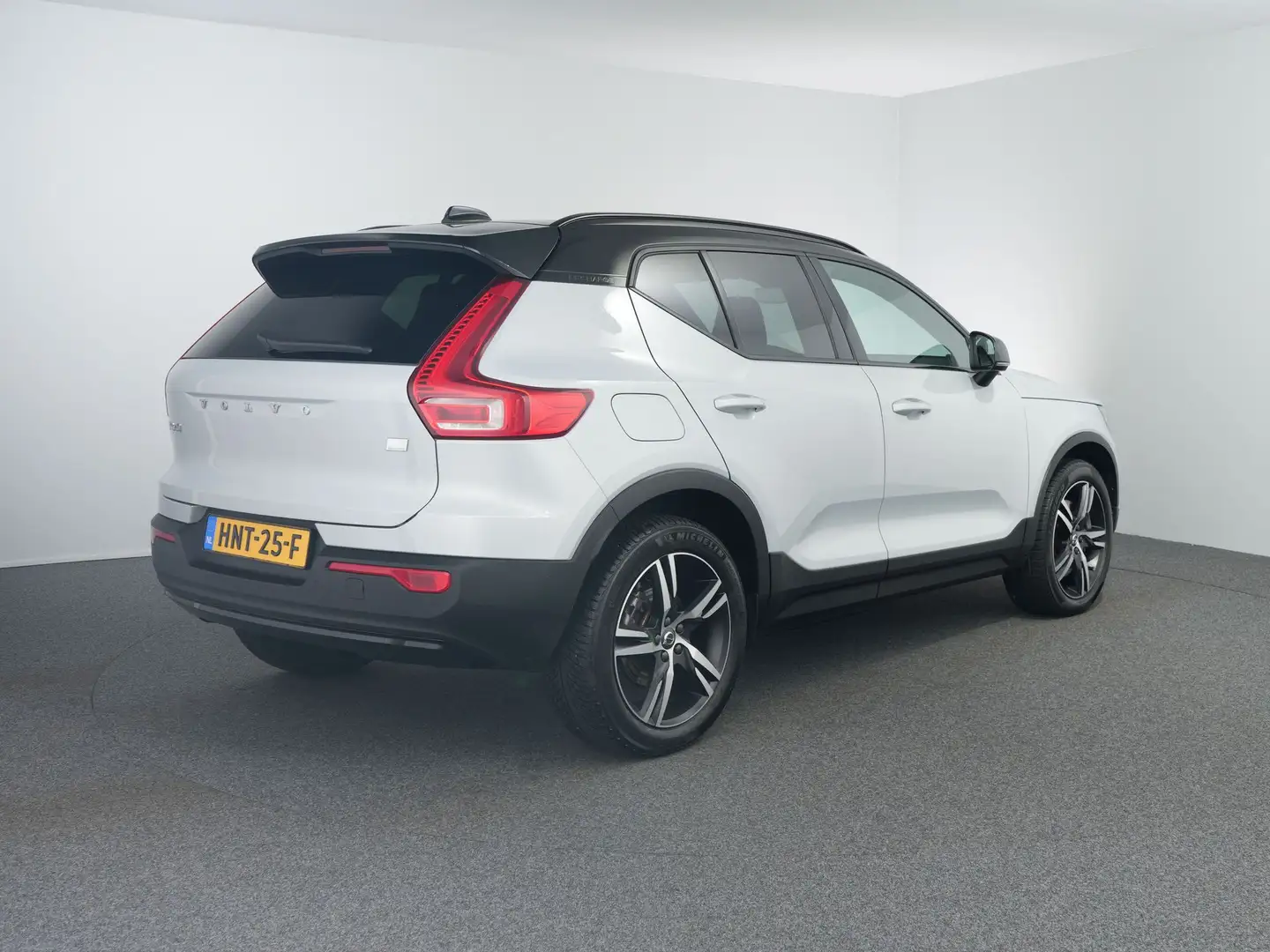 Volvo XC40 1.5 T4 Recharge R-Design Expression | Camera | Car Grigio - 2