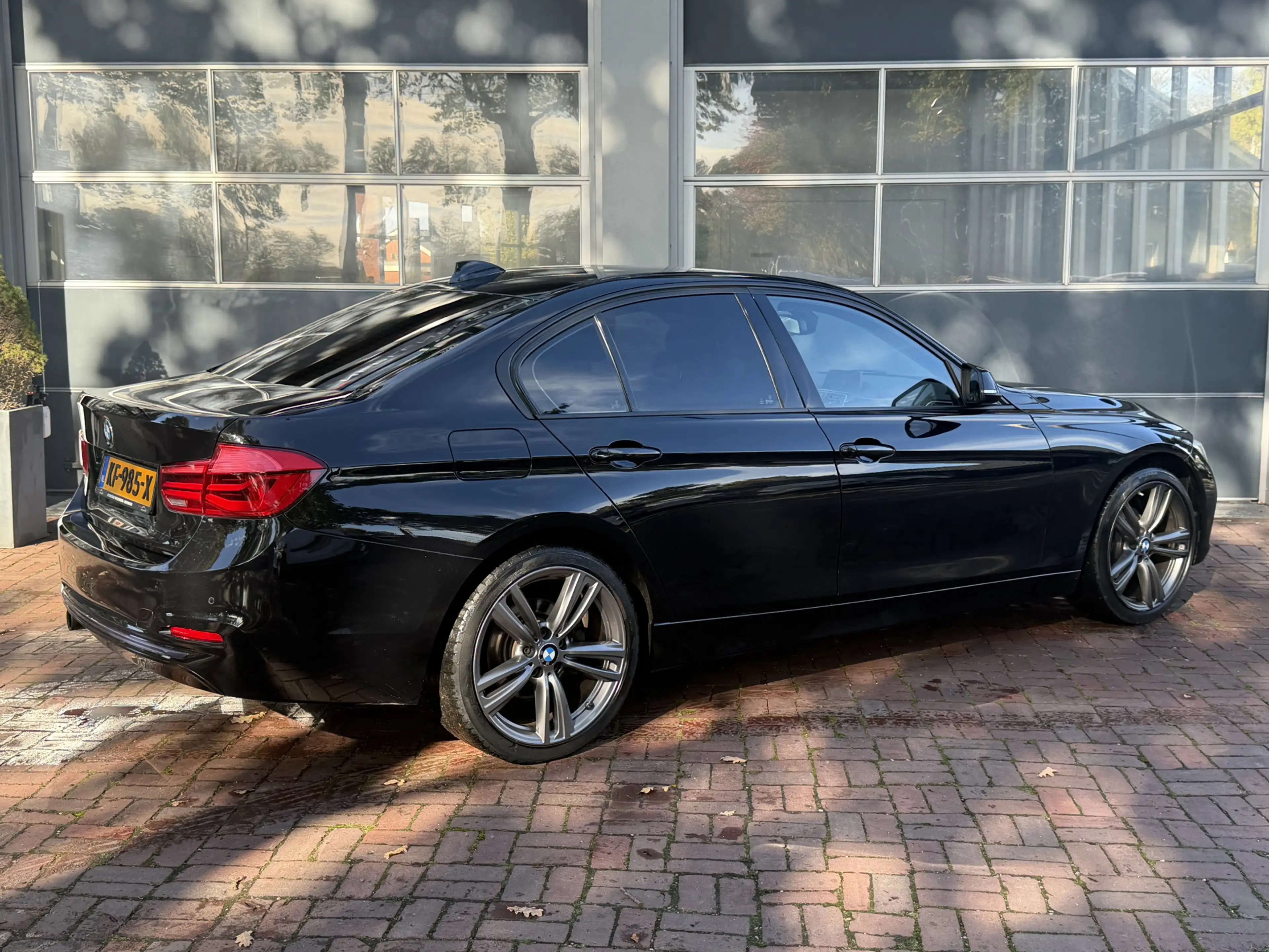 BMW 318 3-serie 318i Luxury | Leder | 18” LMV | Navi | Cru — photo 2