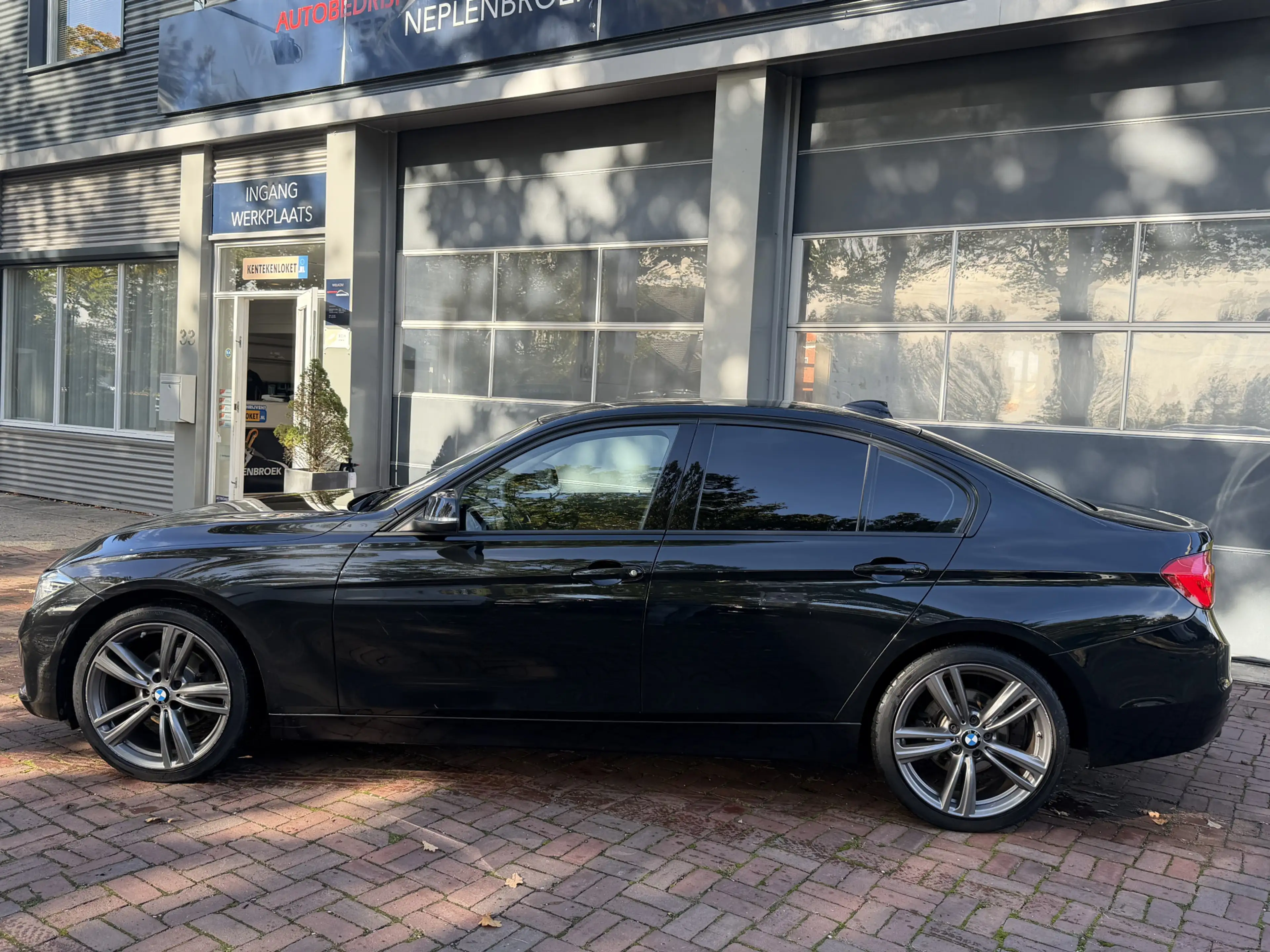 BMW 318 3-serie 318i Luxury | Leder | 18” LMV | Navi | Cru — photo 3