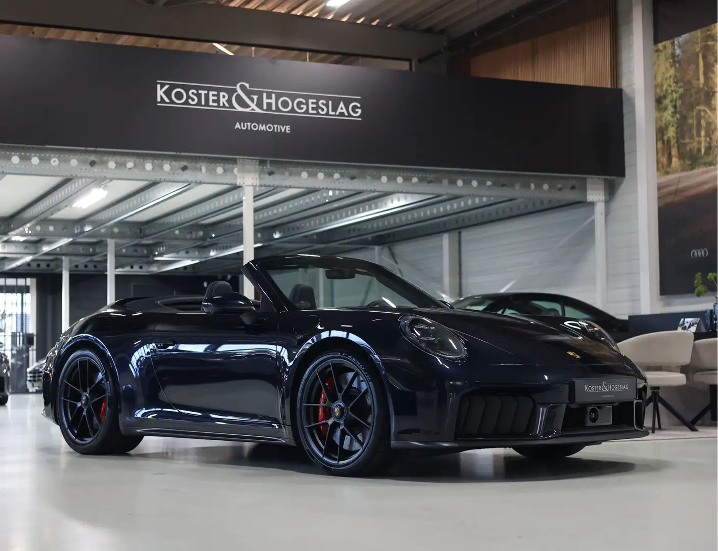 Porsche 992 Cabrio Carrera 4 GTS | PTS - Sport Chrono Blauw - 2