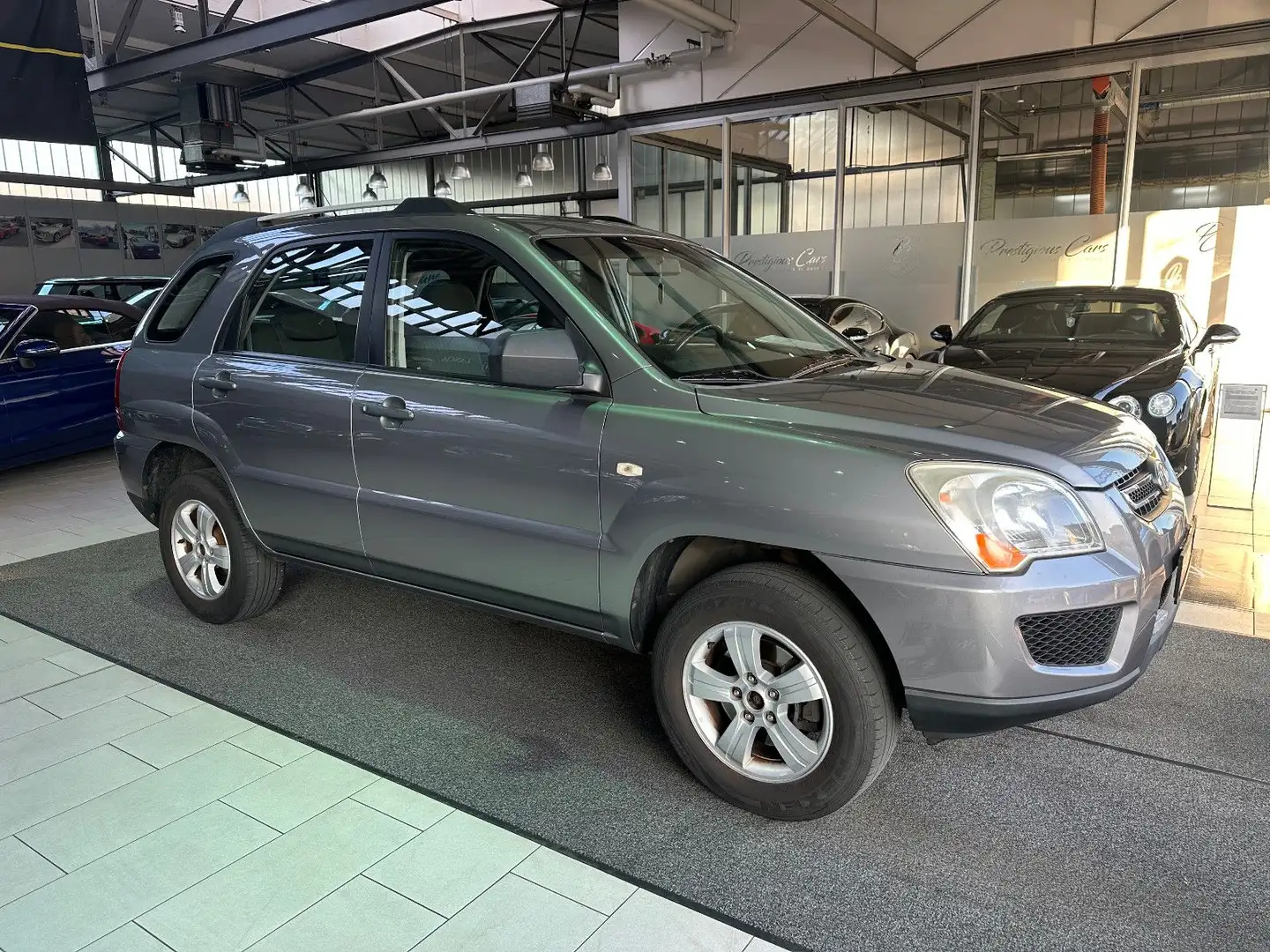 Kia Sportage 2.0l Attract LPG Klima Alu TÜV02/27 AHK Šedá - 2