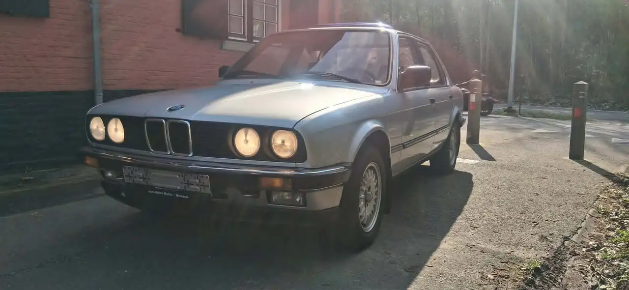 BMW 323 e30, foto 1