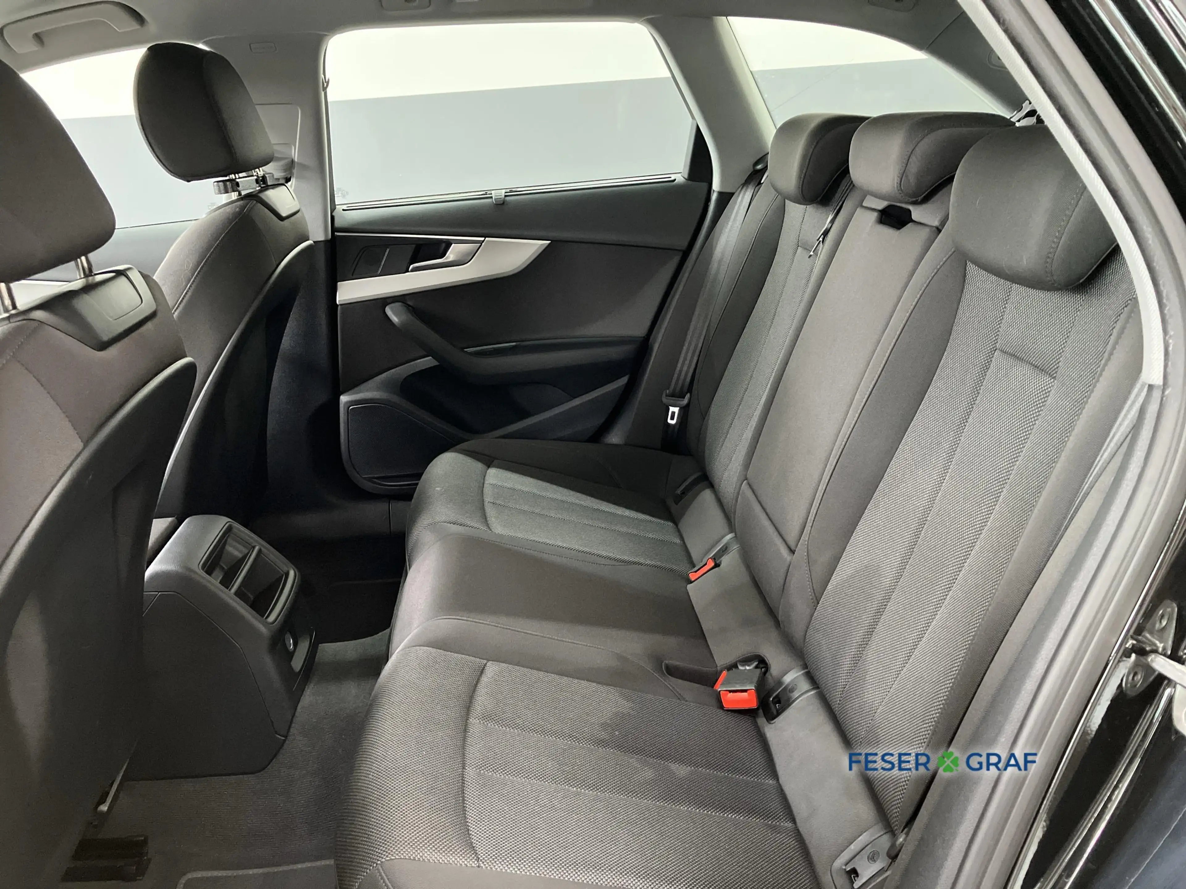 Audi A4 Avant 30 TDI RFK Stdhz. LED VK nur an Händler !!! — photo 7
