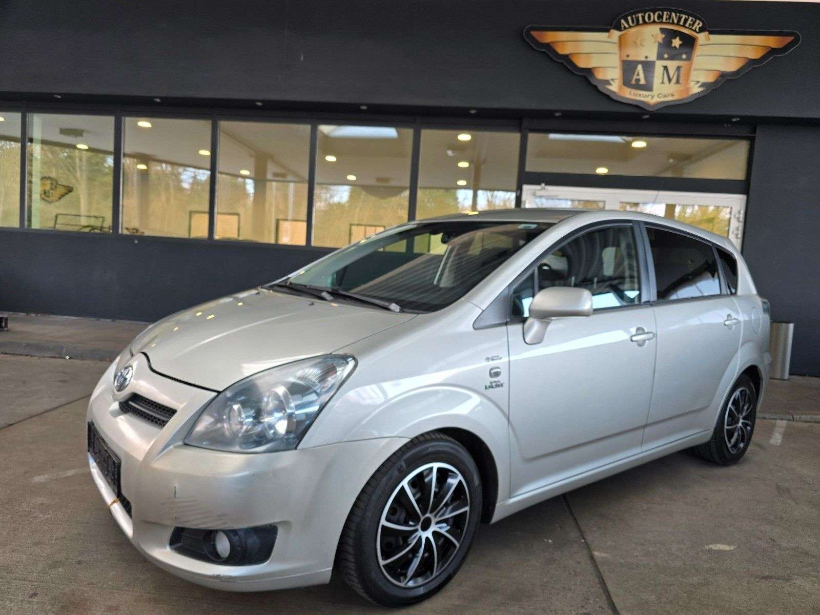 Second hand Toyota Corolla Verso 2.2 d-4d