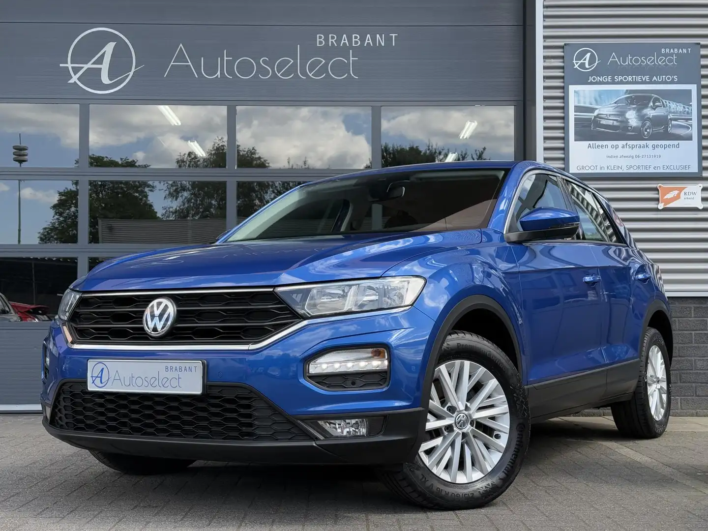 Volkswagen T-Roc 1.0 TSI Style Climate Stoelvw Navi App Blauw - 1
