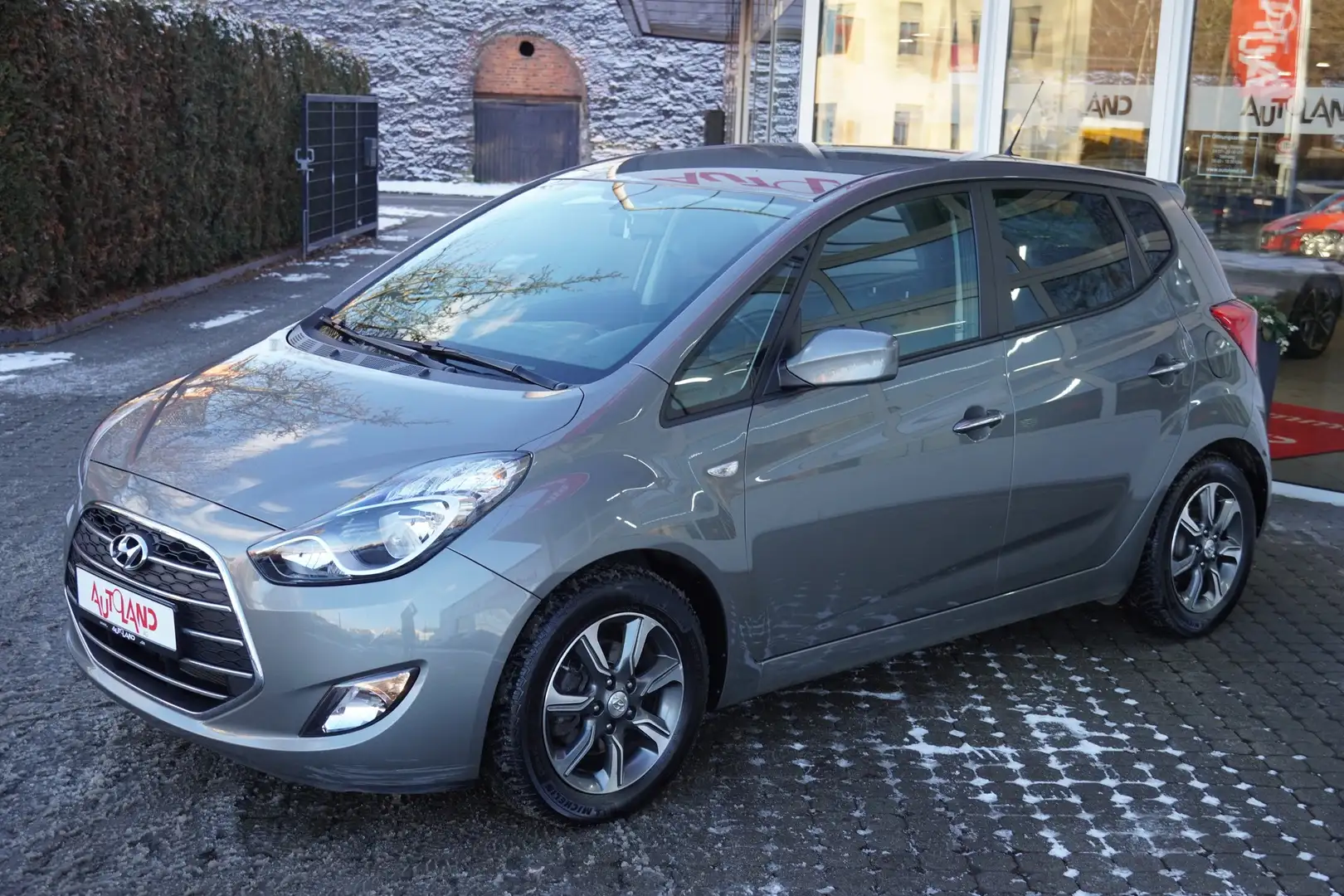 Hyundai iX20 1.6 blue Space Plus PDC Klima Sitzheizung Gris - 2