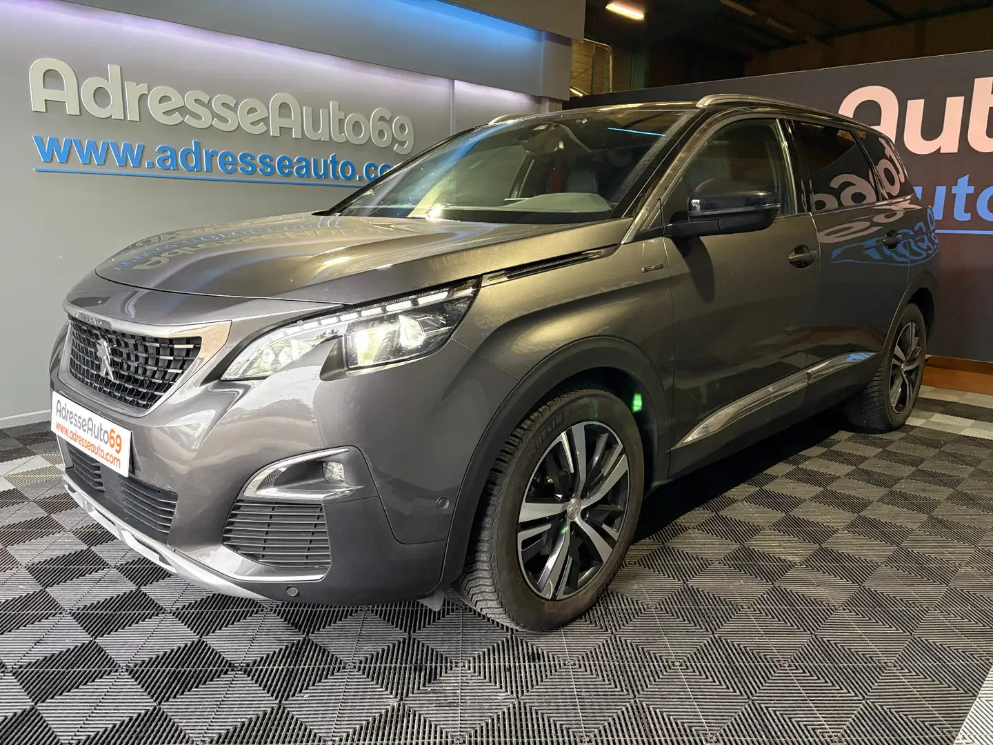 Peugeot 5008 GT Line 7 PLACES Grau - 1
