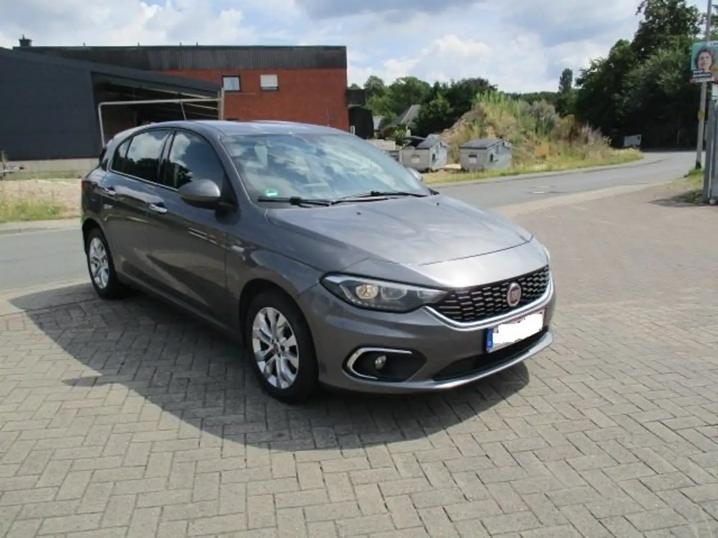 Fiat Tipo 1.6 MultiJet DCT Lounge Navi Kamera Grau - 1