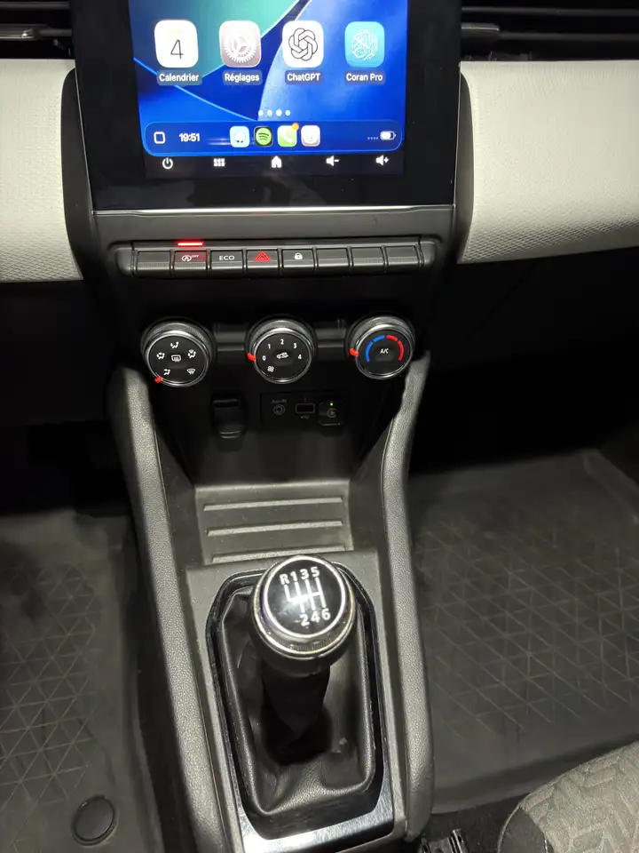 Renault Clio Citadine 5 portes — photo 16