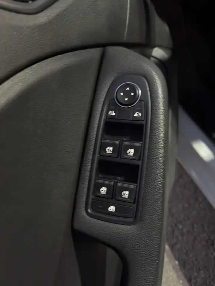 Renault Clio Citadine 5 portes — photo 17