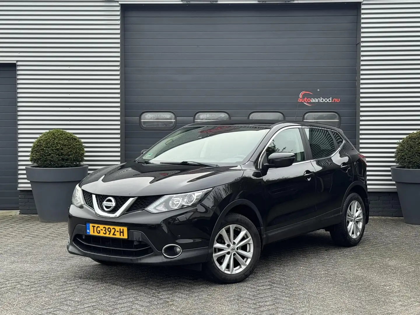 Nissan Qashqai 1.2 N-Connecta | Navigatie | Camera | DAB | Lichtm Noir - 1