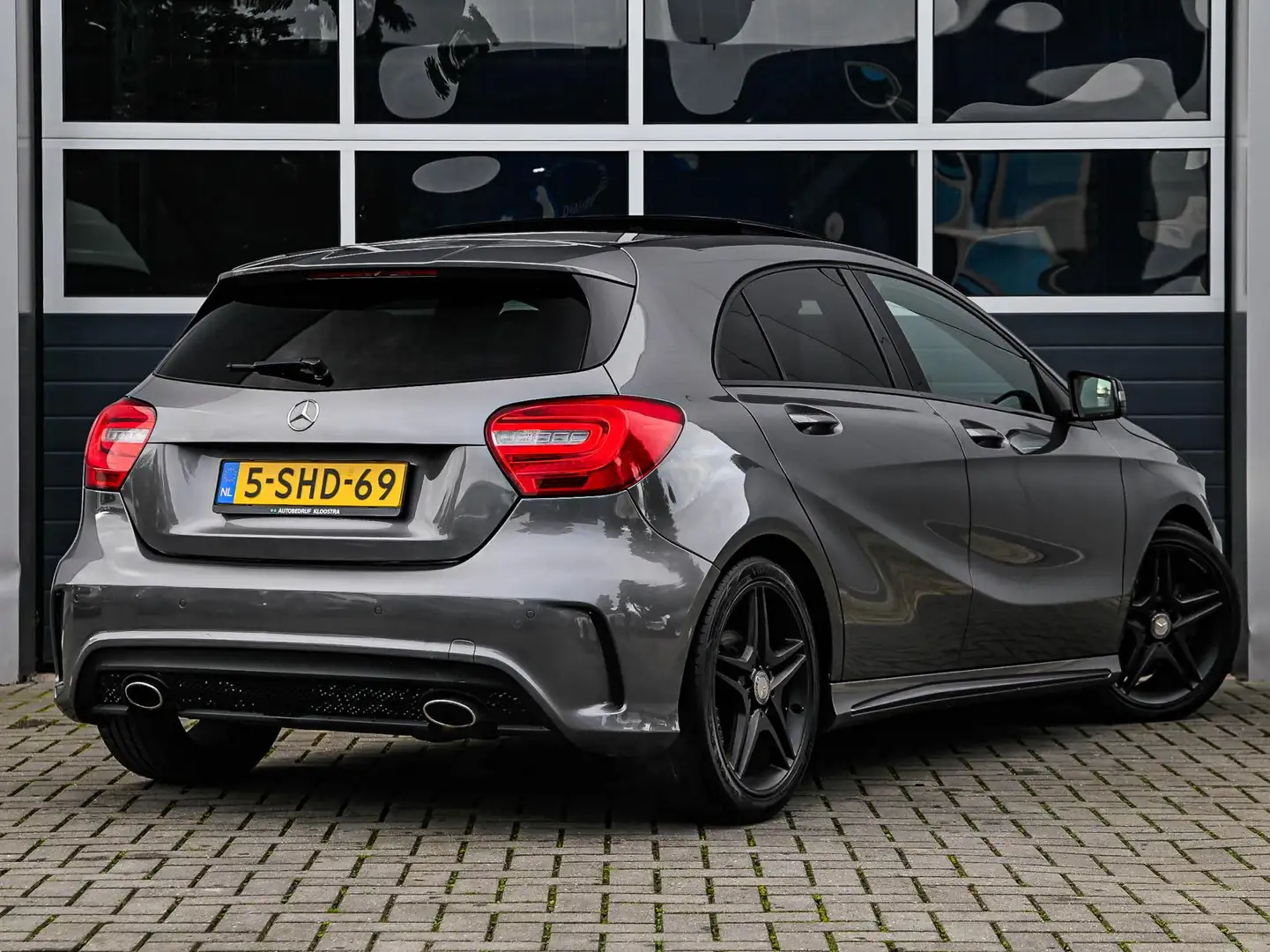 Mercedes-Benz A 180 Prestige AMG | Panoramadak | Leder | Xenon | Navi Grijs - 2