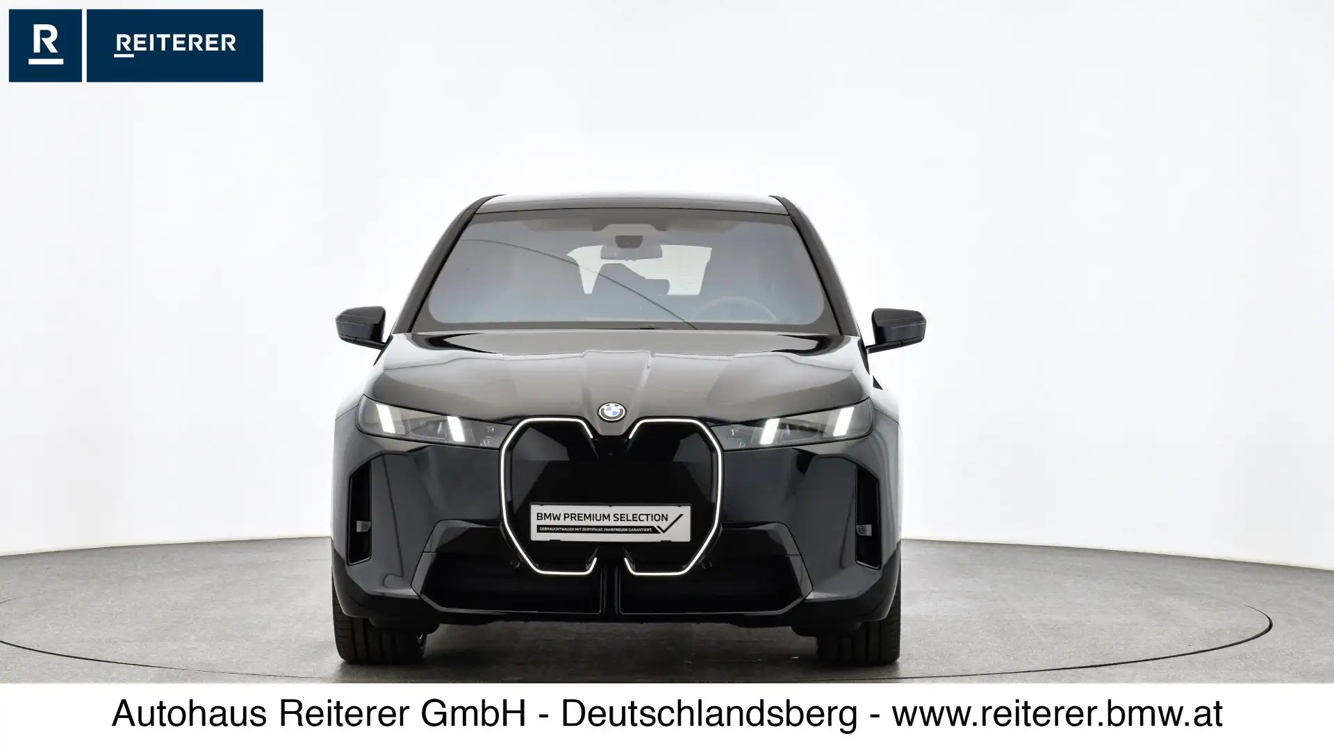 BMW iX xDrive60 Schwarz - 2