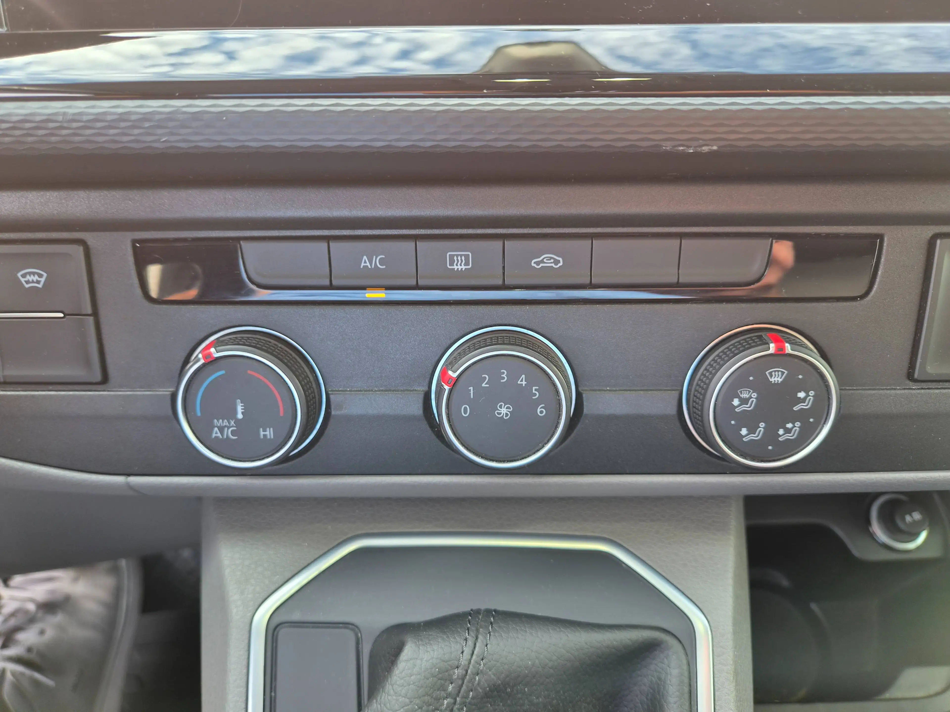 Volkswagen T6.1 Transporter Kastenwagen Plus 4Motion lang Comfortline — photo 15