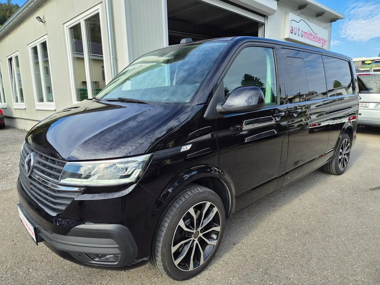 Volkswagen T6.1 Transporter Kastenwagen Plus 4Motion lang Comfortline Schwarz - 1