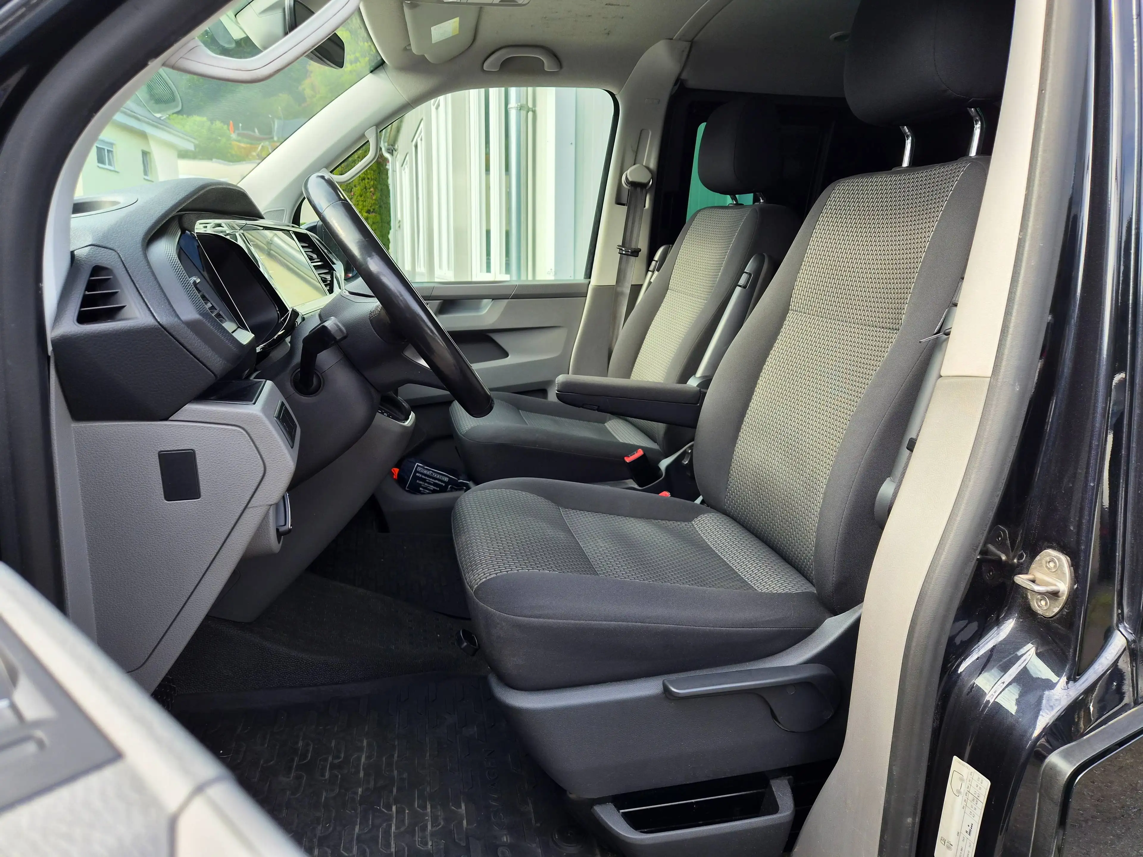 Volkswagen T6.1 Transporter Kastenwagen Plus 4Motion lang Comfortline — photo 5