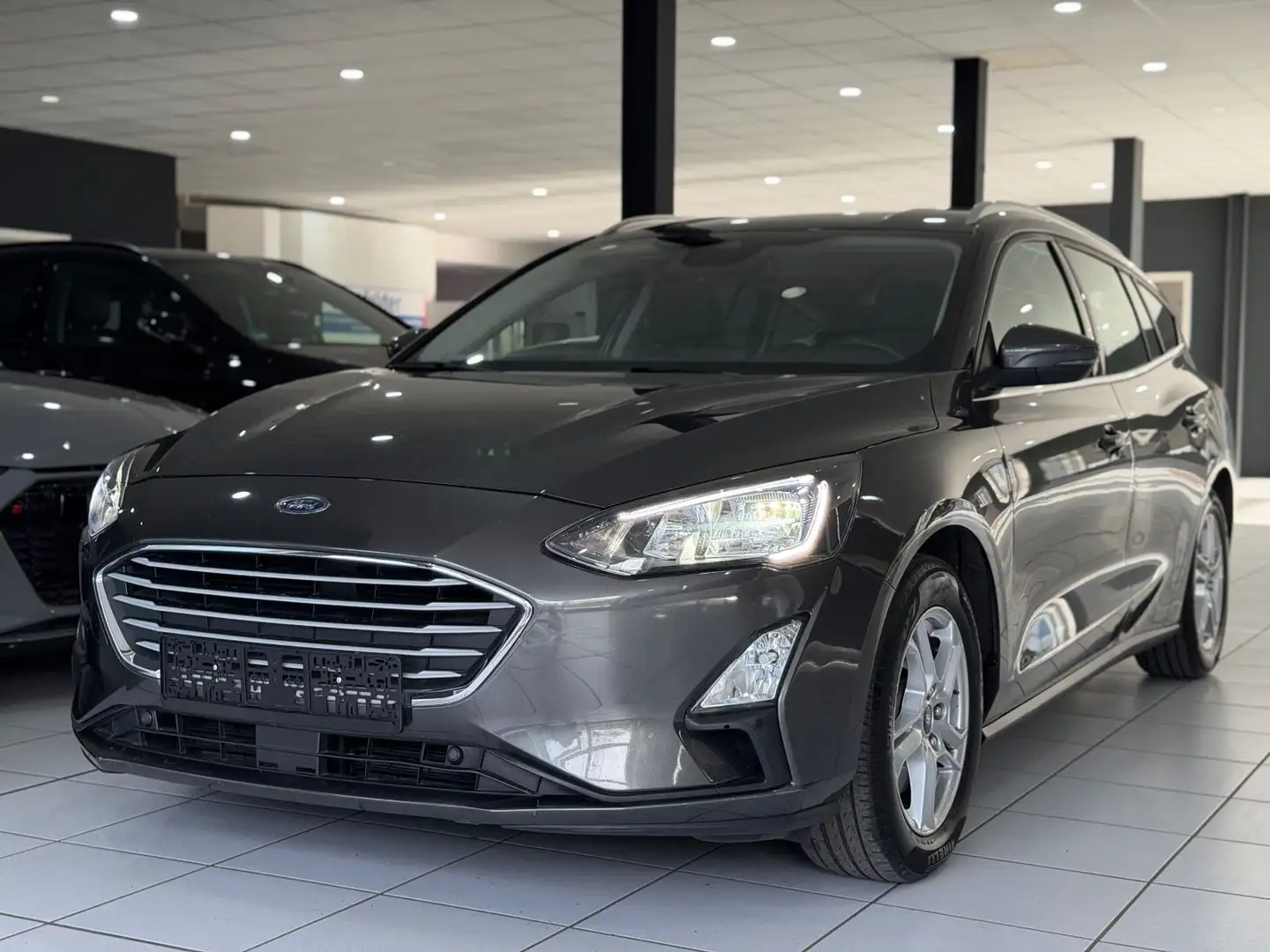 Ford Focus Turnier C&C*AUTOMATIK*KAMERA*LED*CARPLAY* Gris - 2