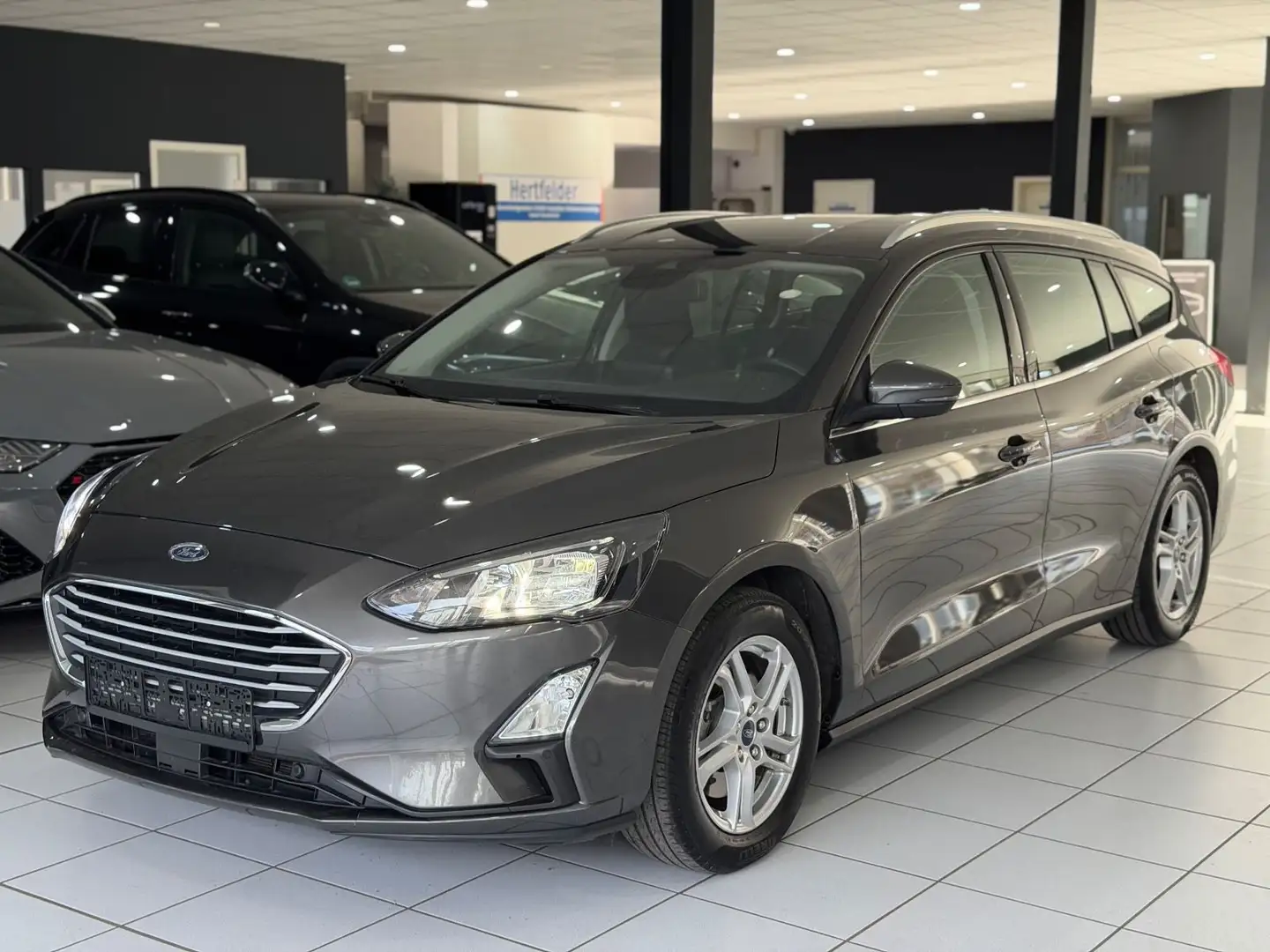 Ford Focus Turnier C&C*AUTOMATIK*KAMERA*LED*CARPLAY* Gris - 1