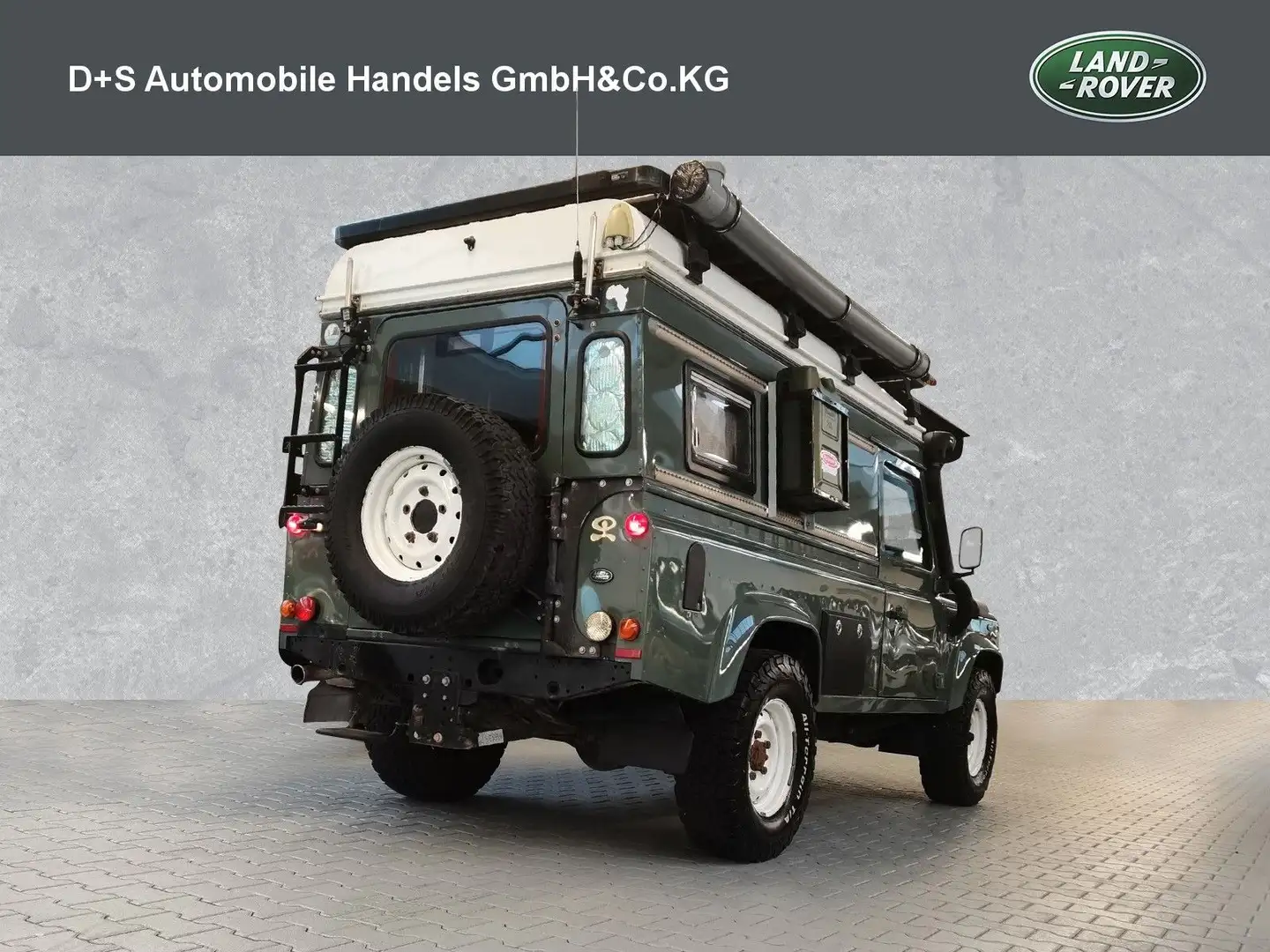 Land Rover Defender 110 SE Camper  Hubdach Wohnmobil Grün - 2