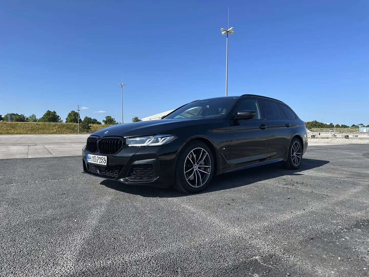BMW 540 BMW 540i xD M Sport Laser HuD Komfort Nappa Schwarz - 1