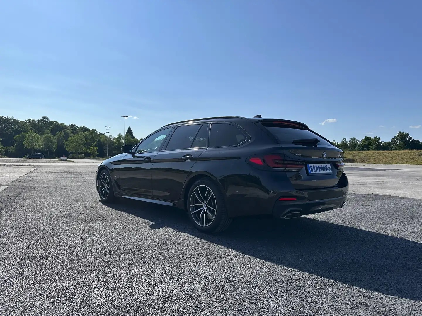 BMW 540 BMW 540i xD M Sport Laser HuD Komfort Nappa Schwarz - 2