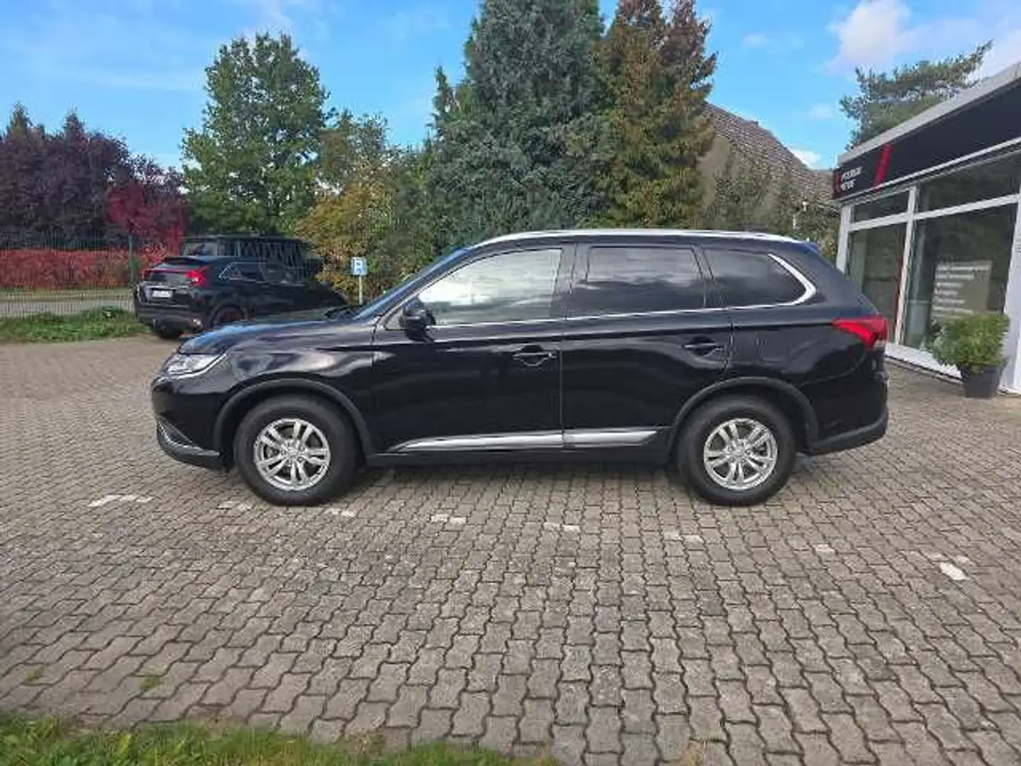 Mitsubishi Outlander Active 2.0 MIVEC ClearTec 2WD 5-Gang Schwarz - 2