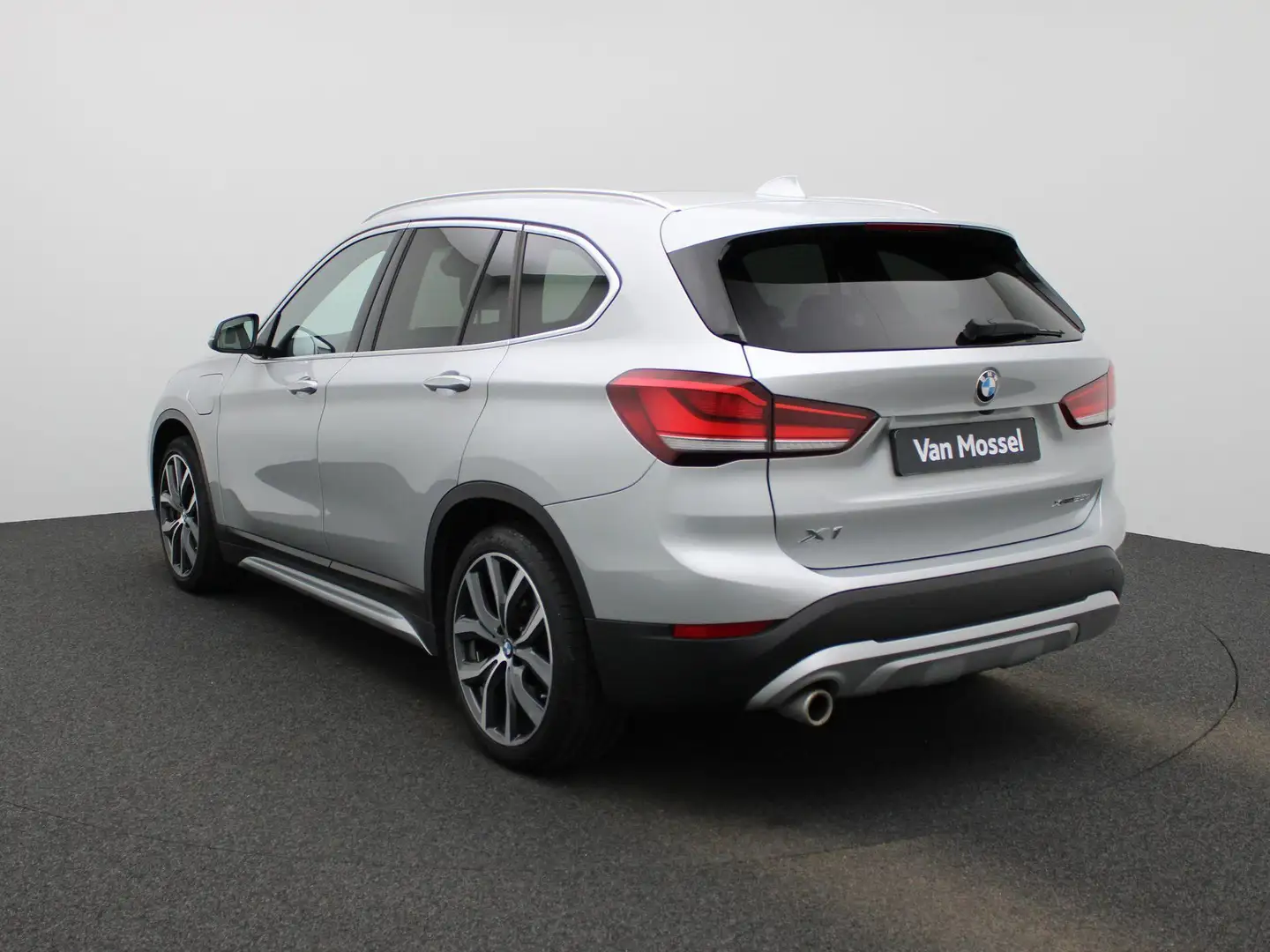 BMW X1 xDrive25e Executive | PANO-SCHUIFDAK | HEAD-UP | S Grijs - 2