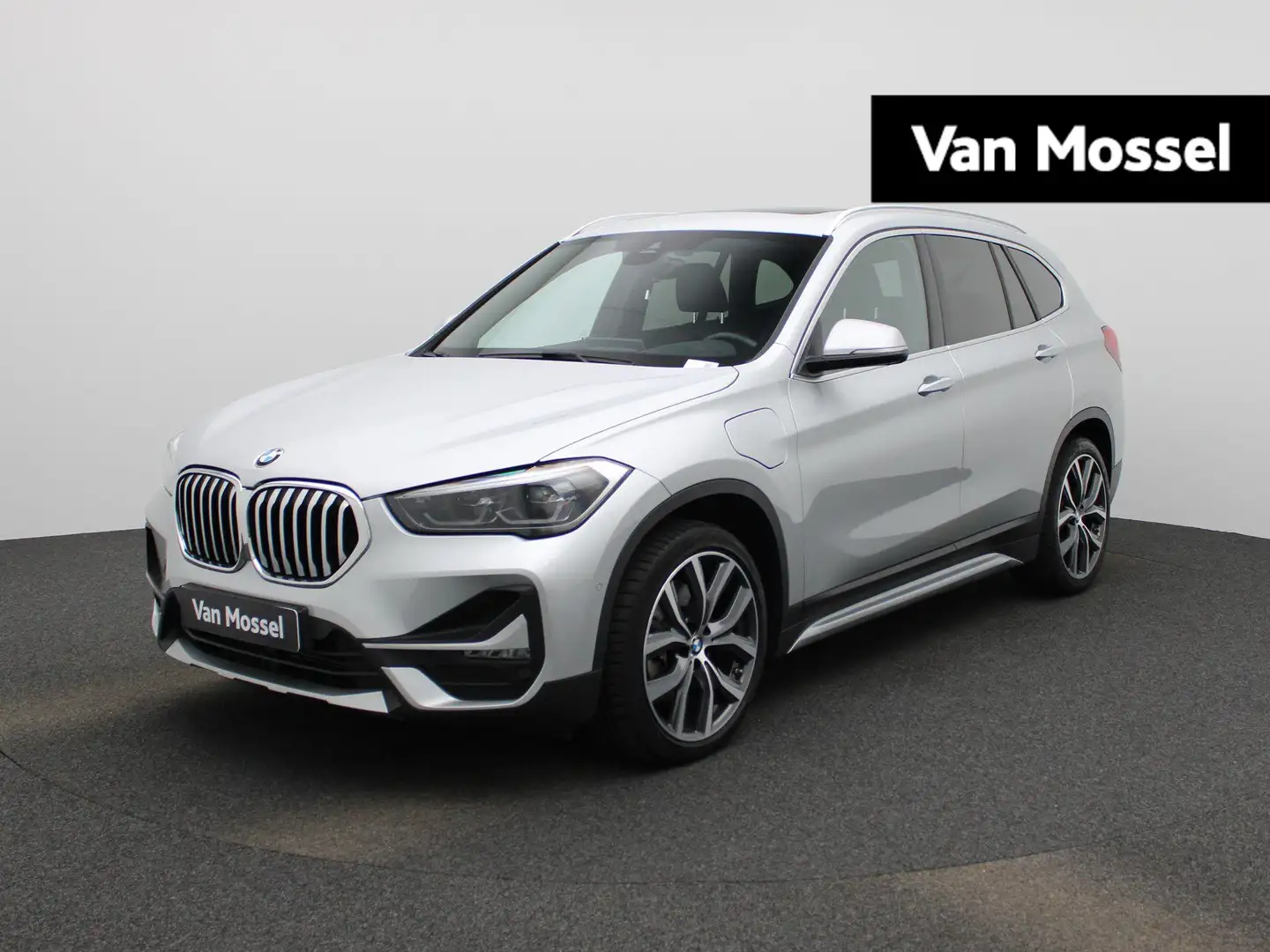 BMW X1 xDrive25e Executive | PANO-SCHUIFDAK | HEAD-UP | S Grijs - 1