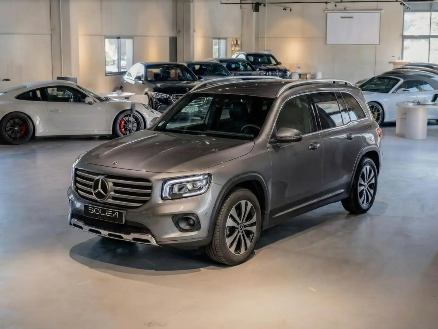 Mercedes-Benz GLB 200 200D Progressive Line Gris - 1
